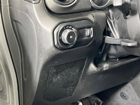 Used 2023 Jeep Wrangler Willys image 10