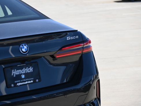 New 2026 BMW 550e xDrive image 7