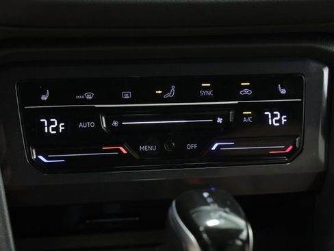 Used 2024 Volkswagen Tiguan SE image 19