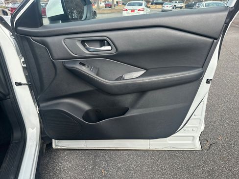 Used 2024 Nissan Rogue SV image 14