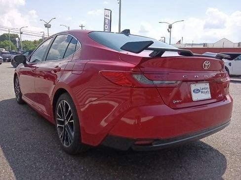 Used 2025 Toyota Camry XLE FWD image 5