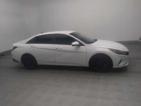 Used 2021 Hyundai Elantra SEL FWD image 11