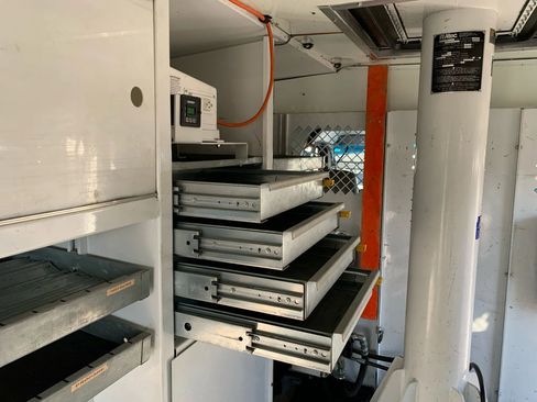 Used 2017 Ford E-350 and Econoline 350 Super Duty image 33