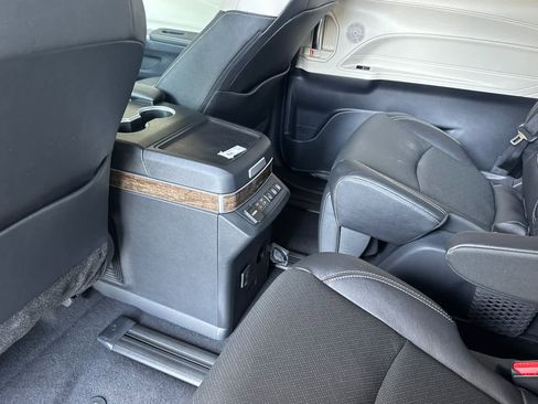 New 2026 Toyota Sienna Platinum image 4