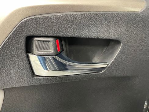 Used 2015 Toyota RAV4 Limited w/ Technology Package image 39