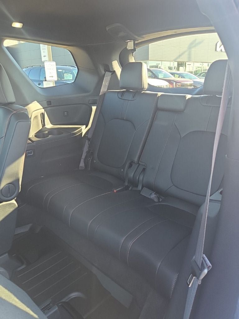 Used 2025 Honda Pilot TrailSport image 27