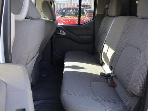 Used 2020 Nissan Frontier SV image 21