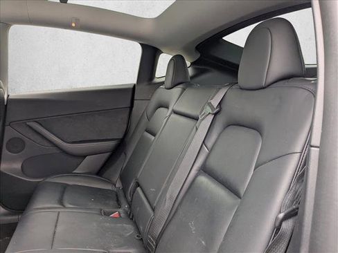 Used 2021 Tesla Model Y Long Range image 15
