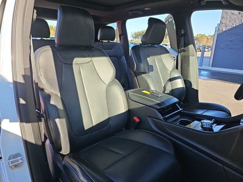 Used 2023 Jeep Grand Cherokee Overland w/ Luxury Tech Group IV image 13