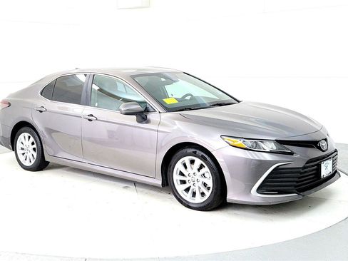 Used 2023 Toyota Camry LE AWD/4WD image 7
