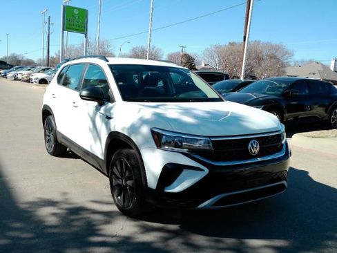 Used 2022 Volkswagen Taos S image 4
