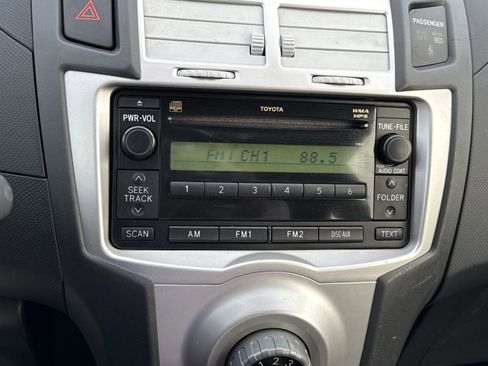 Used 2007 Toyota Yaris 2-Door Hatchback image 13