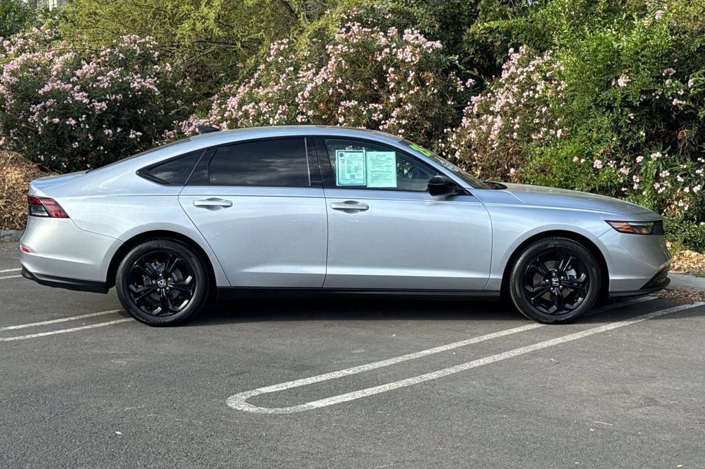 Used 2025 Honda Accord SE image 4