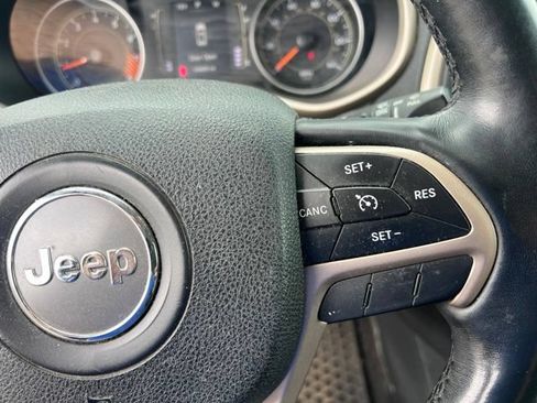 Used 2015 Jeep Cherokee Latitude w/ Comfort/Convenience Group AWD/4WD image 15