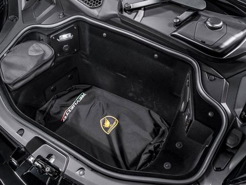 Used 2025 Lamborghini Revuelto image 43