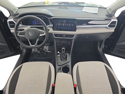 Certified 2025 Volkswagen Taos SE FWD image 9