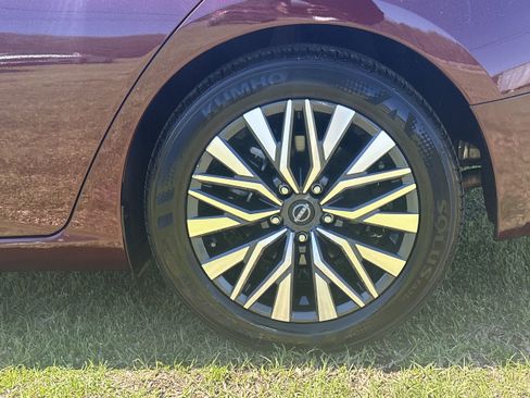 Used 2025 Nissan Altima 2.5 SV image 19