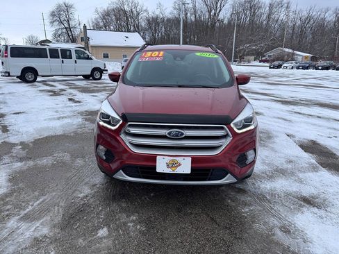 Used 2019 Ford Escape SEL image 3