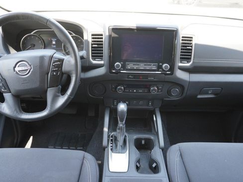 Used 2024 Nissan Frontier SV w/ SV Convenience Package RWD image 13