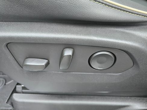 Used 2022 GMC Yukon XL SLT image 28