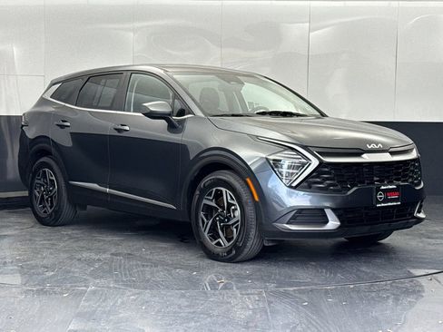 Used 2024 Kia Sportage LX image 1