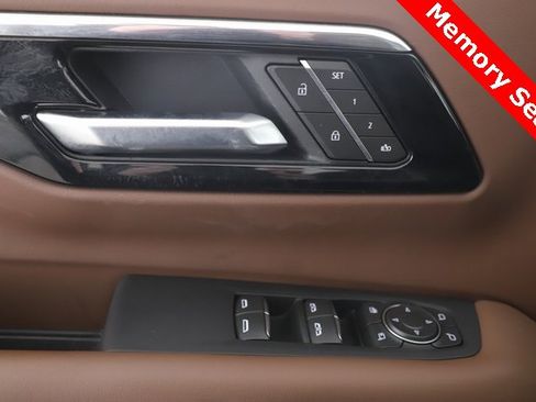 Used 2025 Chevrolet Suburban High Country image 20