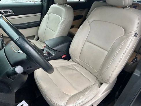 Used 2018 Ford Explorer XLT w/ Equipment Group 202A image 11