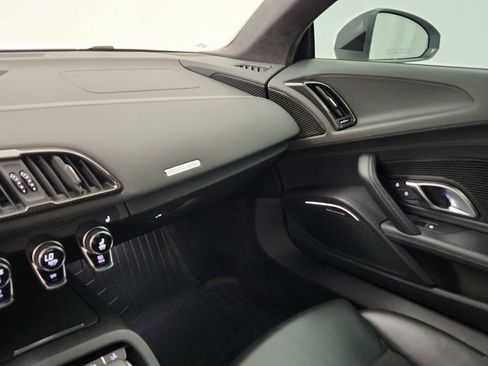 Used 2018 Audi R8 V10 RWD image 24