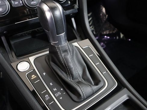 Used 2016 Volkswagen Golf R 4-Door image 3