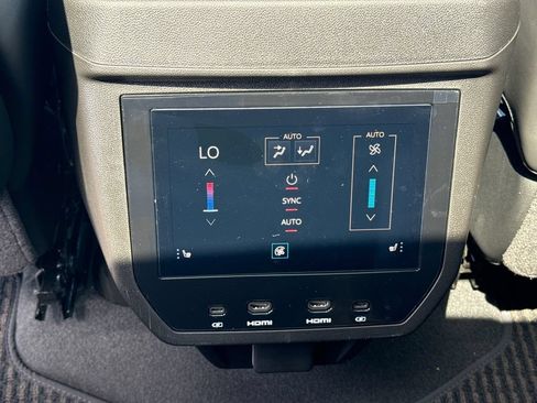 New 2026 GMC Yukon Denali Ultimate AWD/4WD image 31