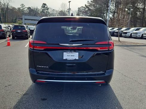 New 2026 Chrysler Pacifica Select image 7