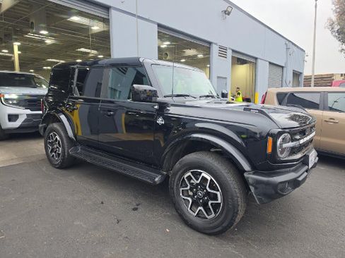 Used 2025 Ford Bronco Outer Banks AWD/4WD image 3