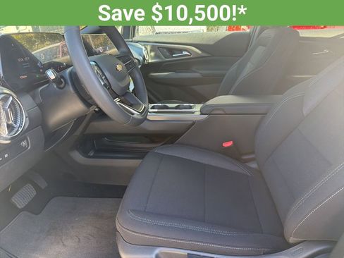 New 2026 Chevrolet Equinox EV LT image 17