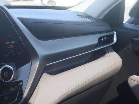 Used 2020 Toyota Highlander XLE AWD/4WD image 26