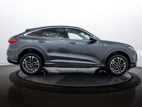 Certified 2025 Audi Q5 Premium Plus w/ Premium Plus image 3