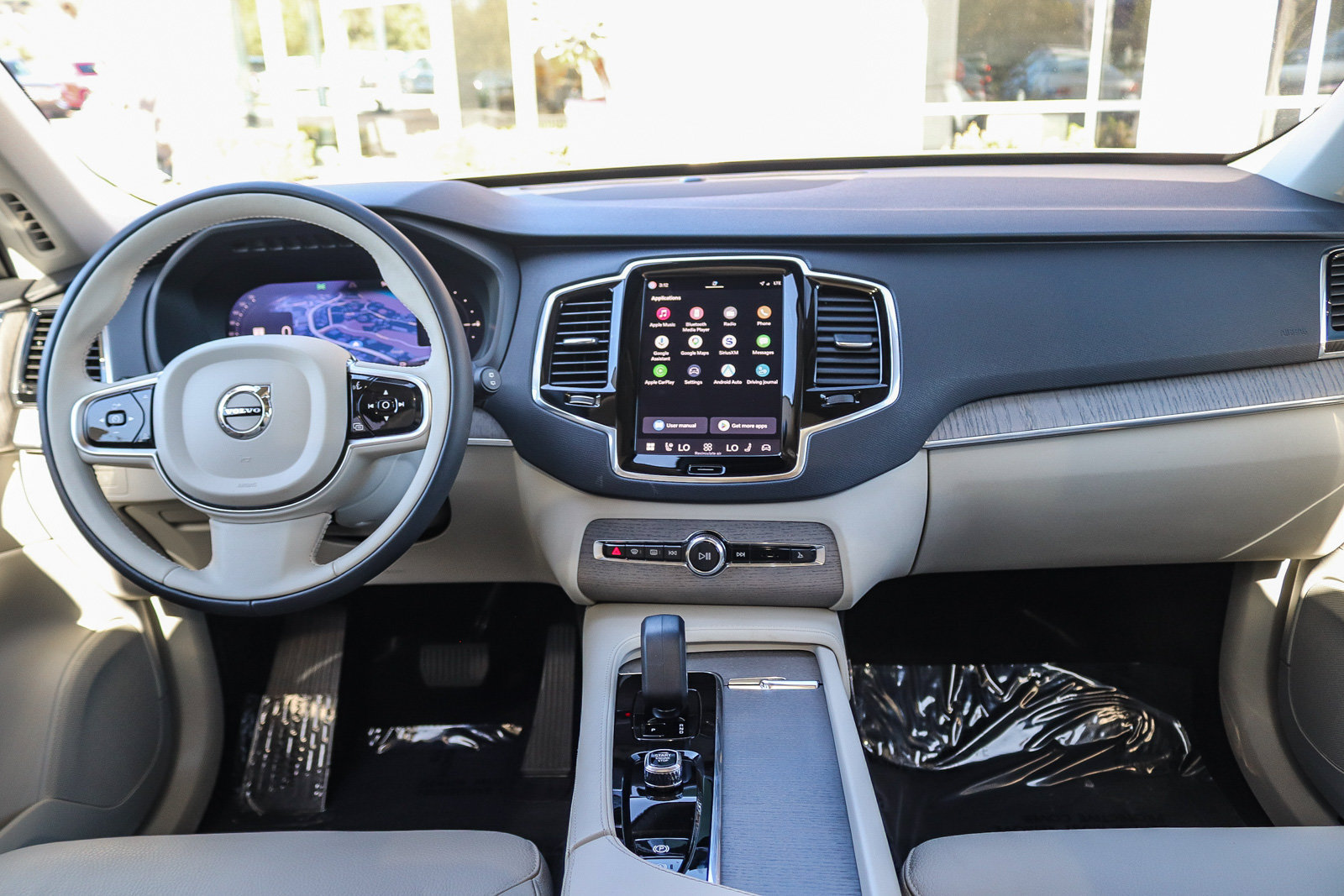 Used 2025 Volvo XC90 T8 Plus w/ Protection Package Premier AWD/4WD image 14