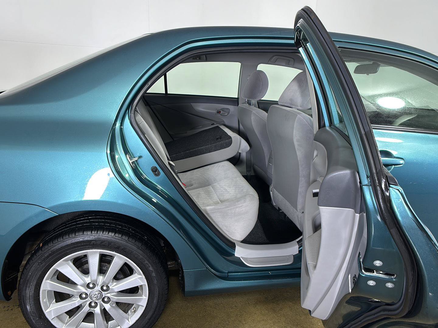 Used 2009 Toyota Corolla LE w/ All Weather Guard Pkg FWD image 16