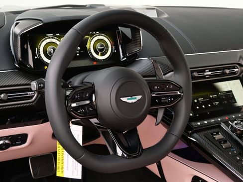 Used 2025 Aston Martin V8 Vantage Coupe image 11