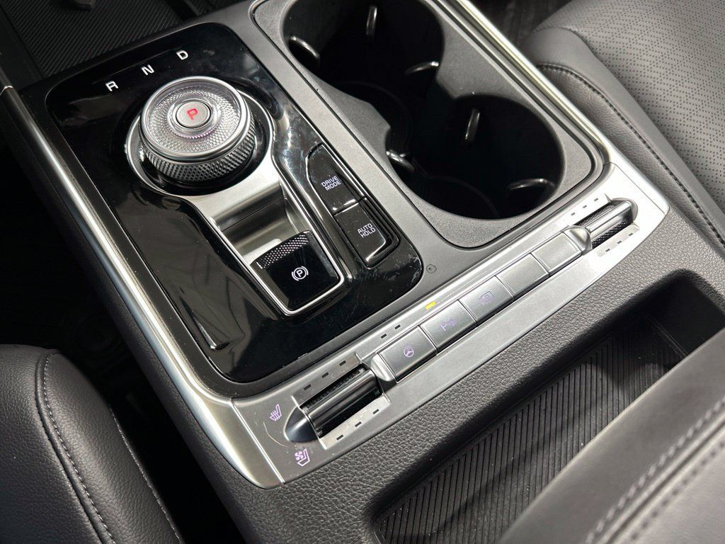 Certified 2025 Kia Carnival SX Prestige FWD image 24