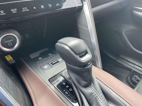 Used 2024 Toyota Venza Limited AWD/4WD image 30