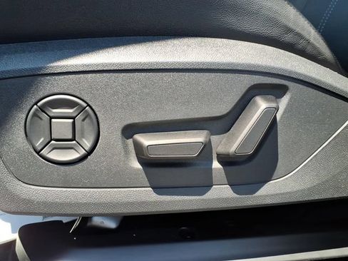 Used 2025 Audi Q6 e-tron Premium Plus AWD/4WD image 19