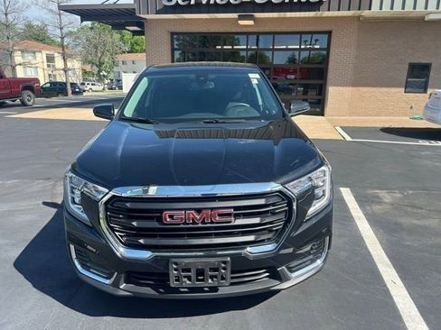 Used 2023 GMC Terrain SLE FWD image 2