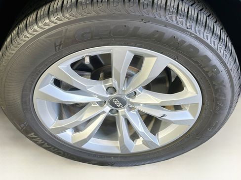 Used 2018 Audi Q7 3.0T Premium Plus w/ Premium Plus Package AWD/4WD image 11