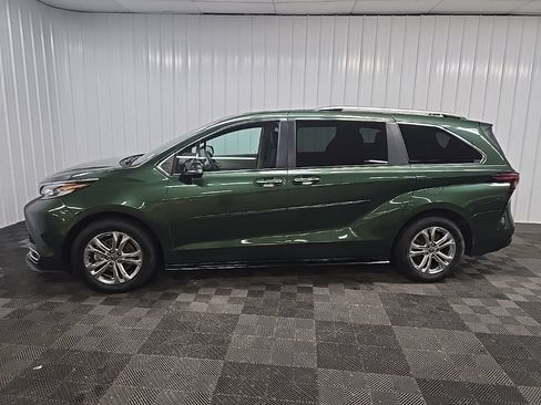 Used 2023 Toyota Sienna Platinum AWD/4WD image 5