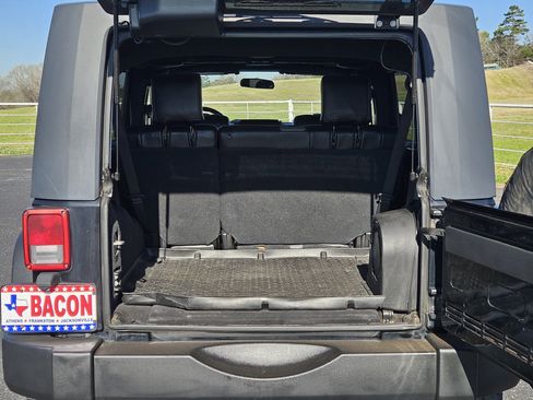 Used 2010 Jeep Wrangler Unlimited Rubicon w/ Trailer Tow Group image 10