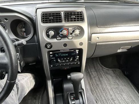 Used 2004 Nissan Frontier LE image 12