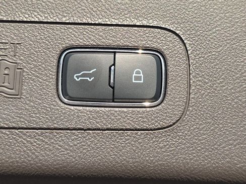 Used 2023 Lincoln Aviator Reserve w/ Equipment Group 201A AWD/4WD image 13
