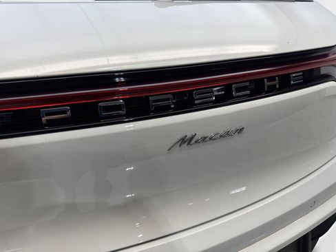 Used 2022 Porsche Macan AWD/4WD image 21