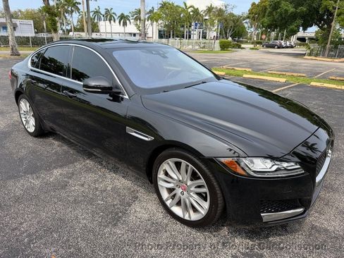 Used 2016 Jaguar XF Prestige RWD image 2
