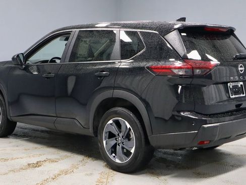 Certified 2025 Nissan Rogue SV FWD image 8
